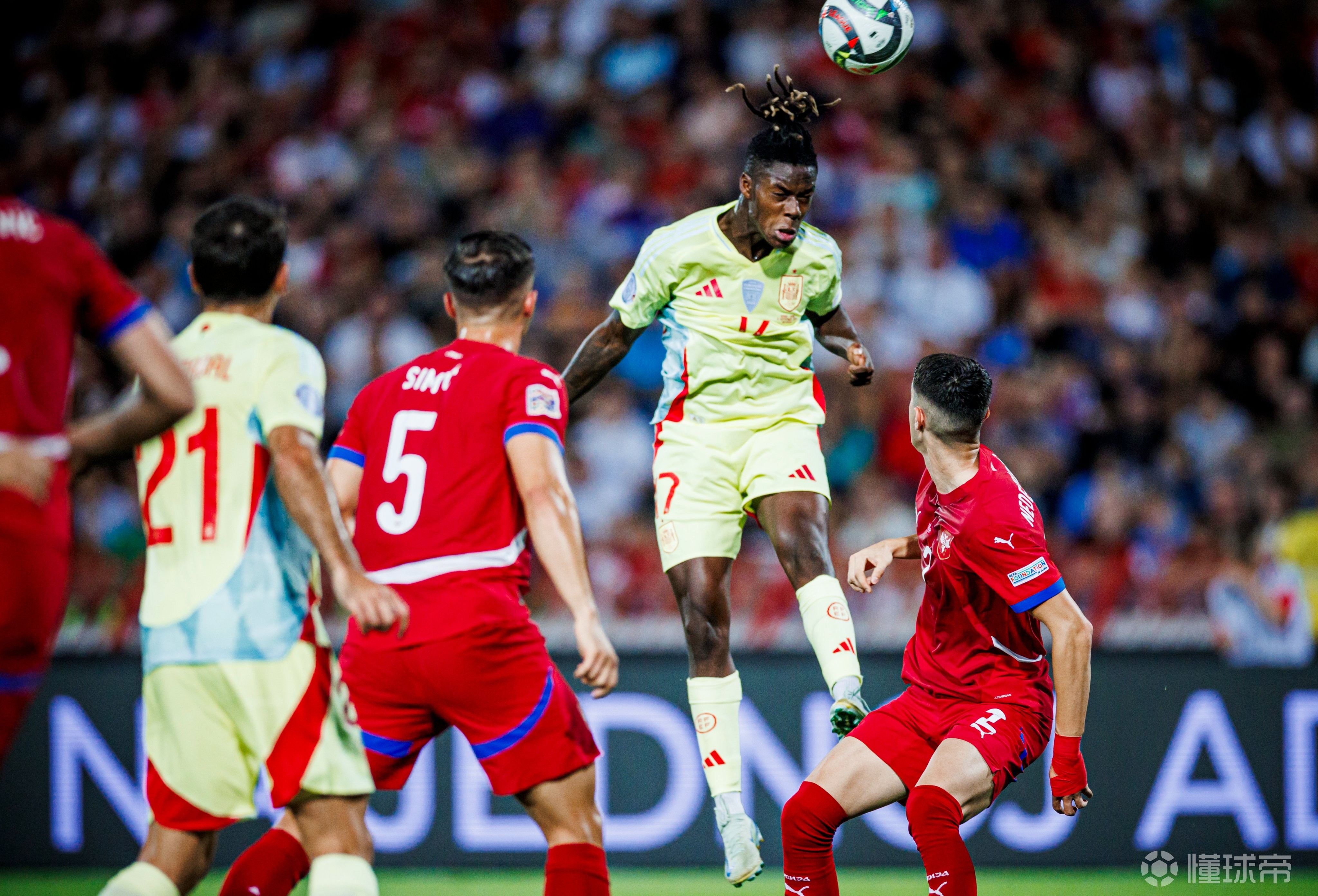 杏彩体育直播-西班牙队在欧洲比赛中获得惊险胜利