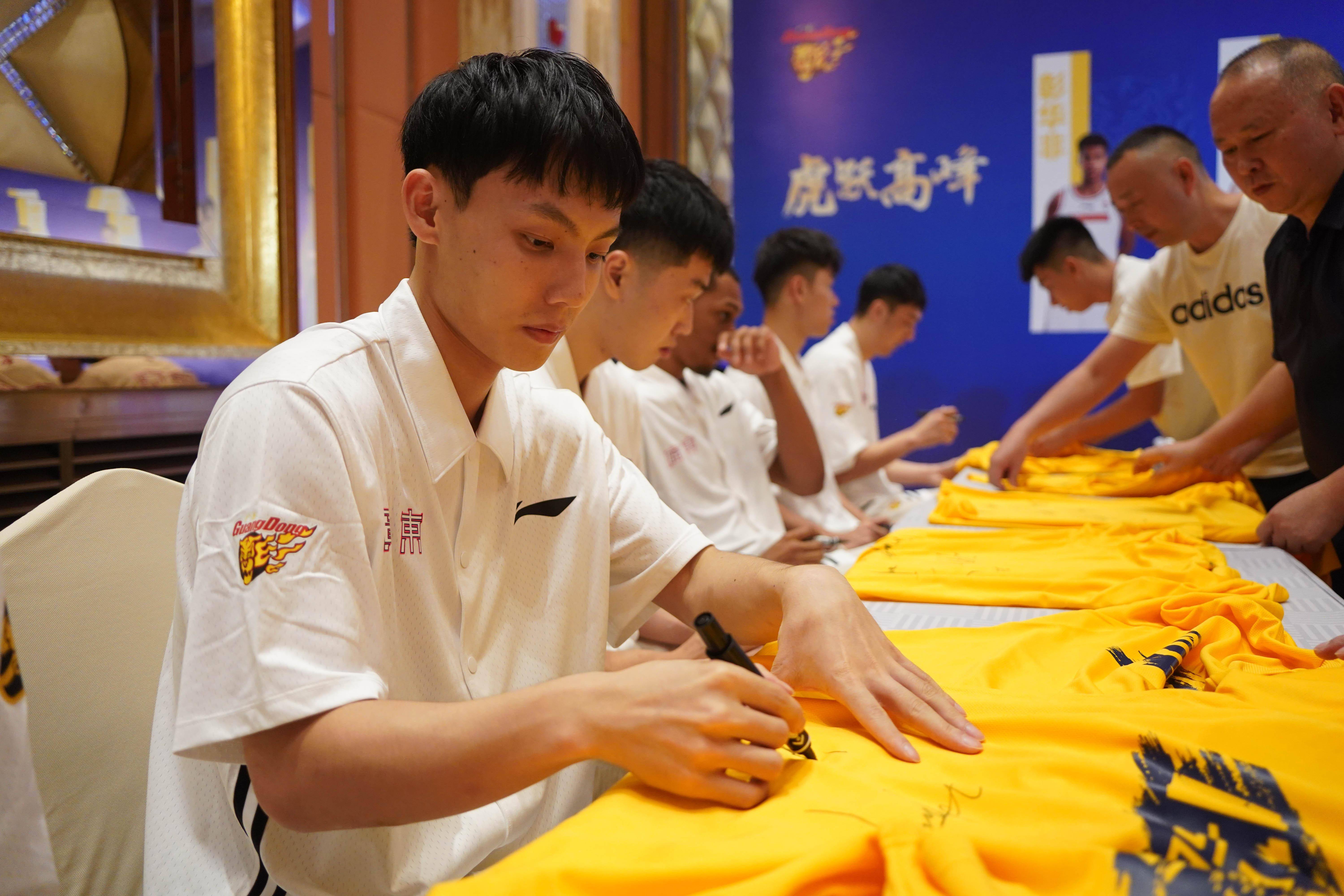 杏彩体育网页版登录入口-球员们在训练中付出了辛苦的努力