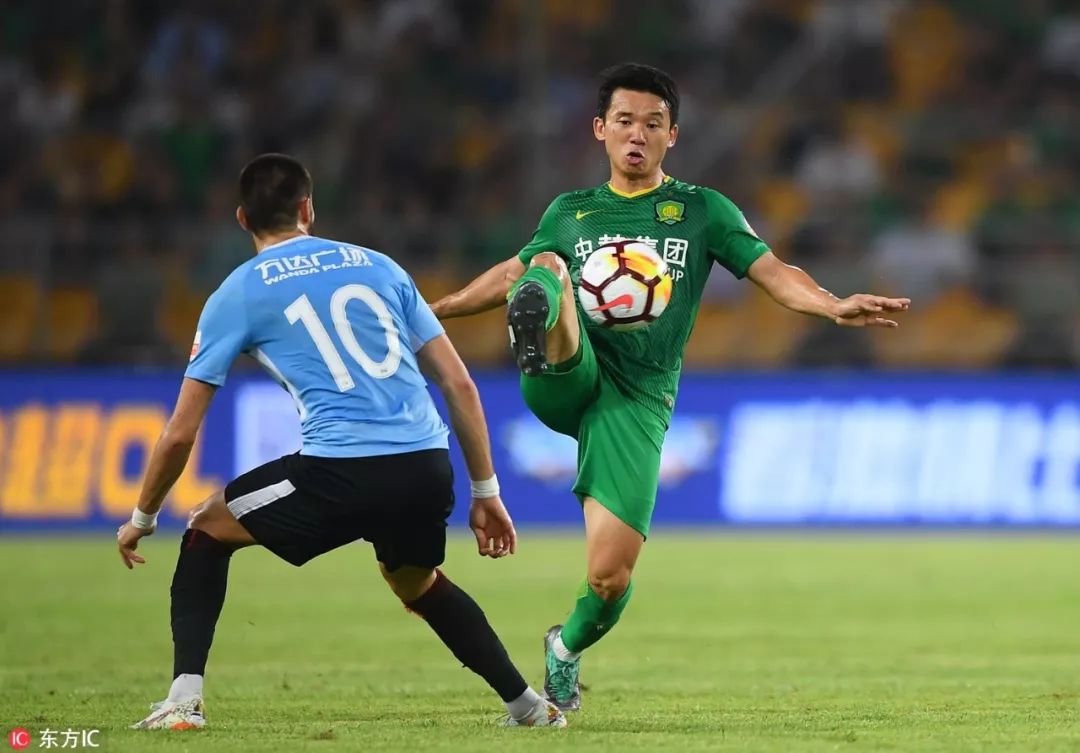 大连人民主场大胜继续领跑排名的简单介绍