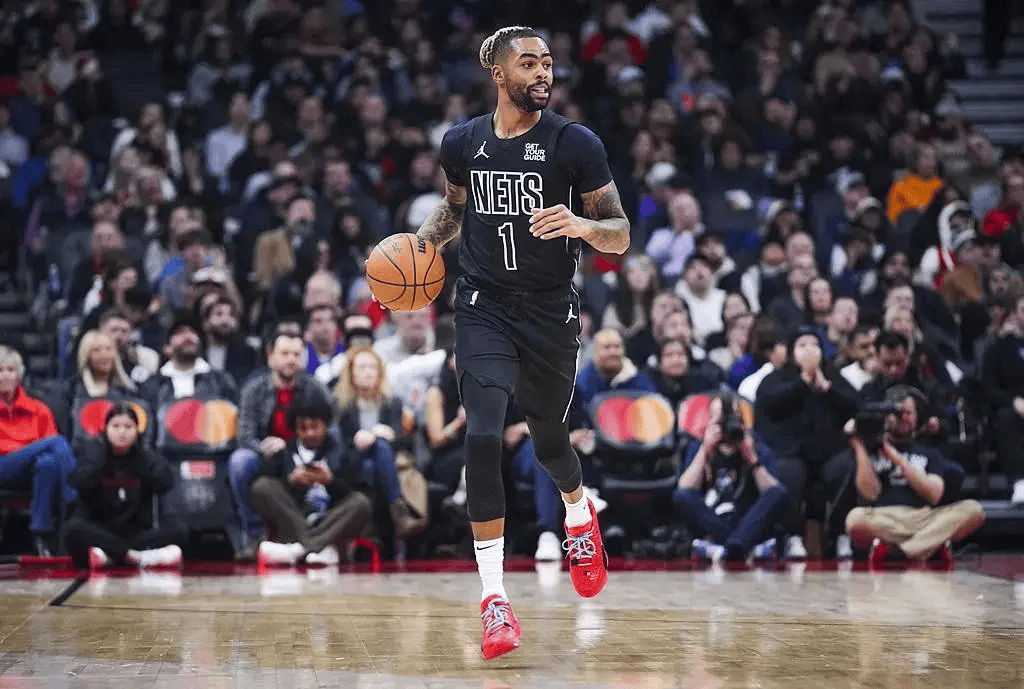 篮网险胜独行侠,惊险比分收官 篮网险胜独行侠,惊险比分收官