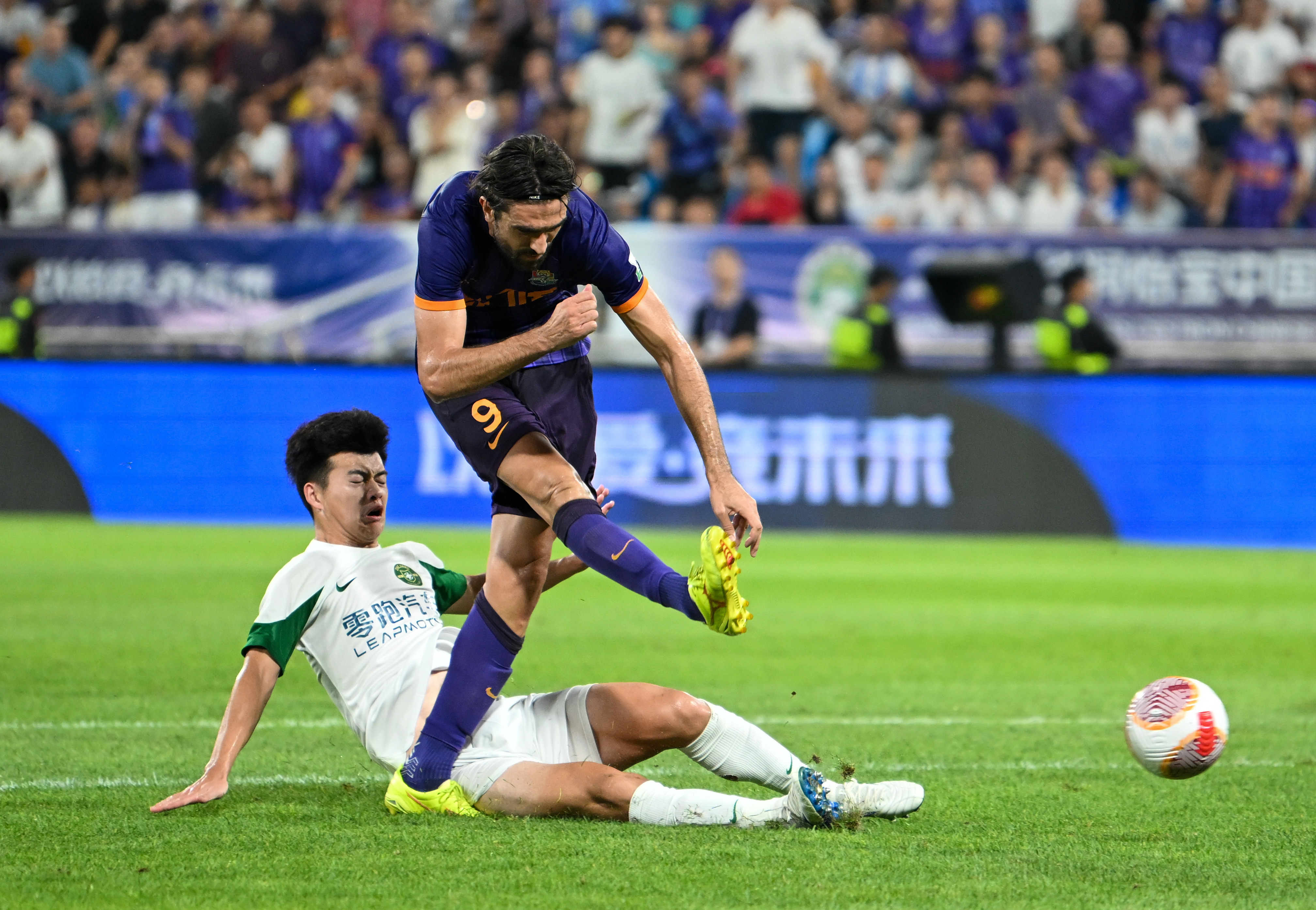 杏彩体育官网入口-中超赛场上的激烈角逐备受瞩目