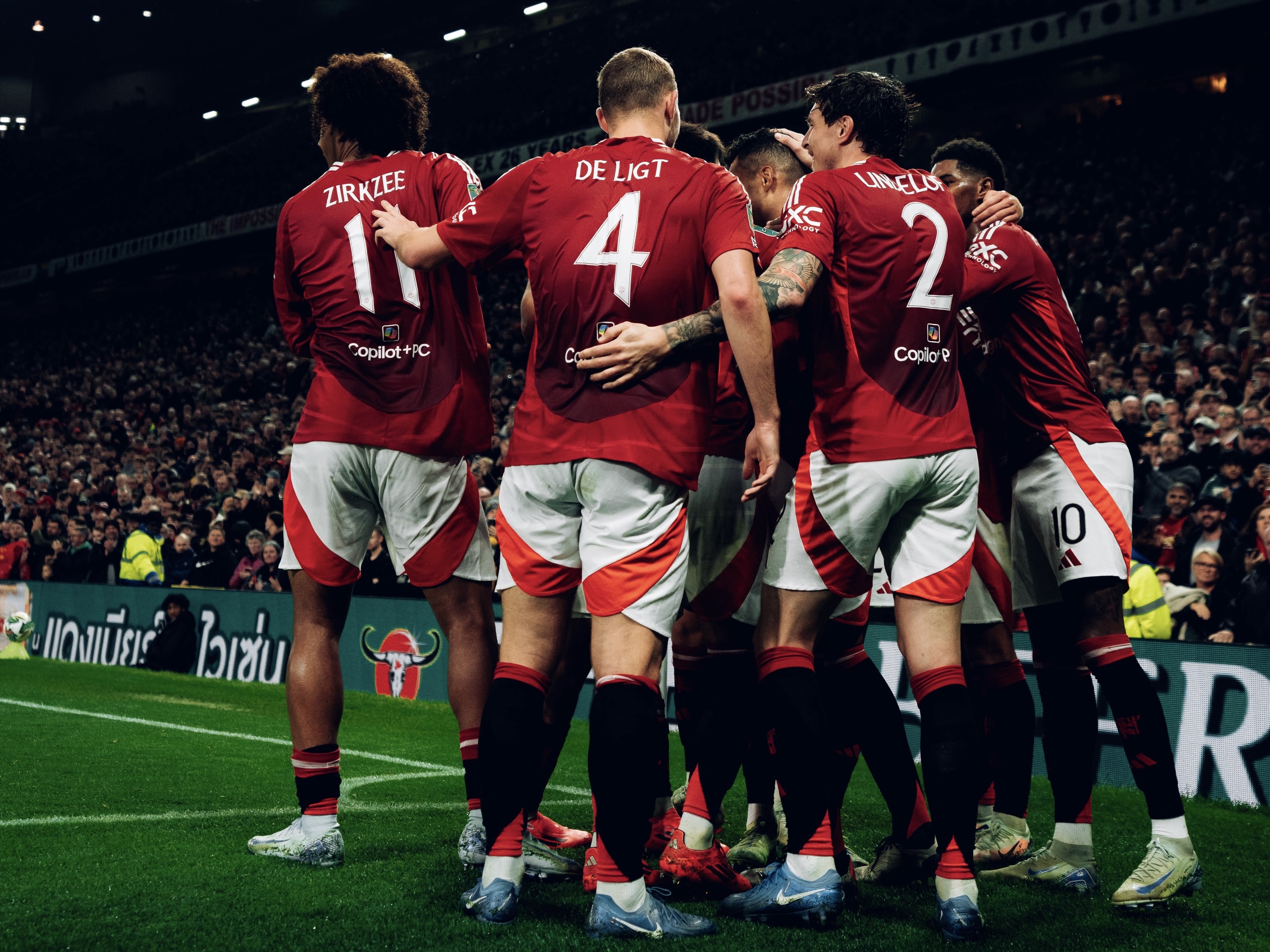 杏彩体育中国官网-曼联逆袭战胜对手，晋级希望大