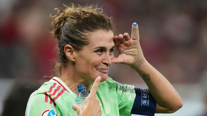 包含大热门意大利队成功闯入国际杯四强的词条