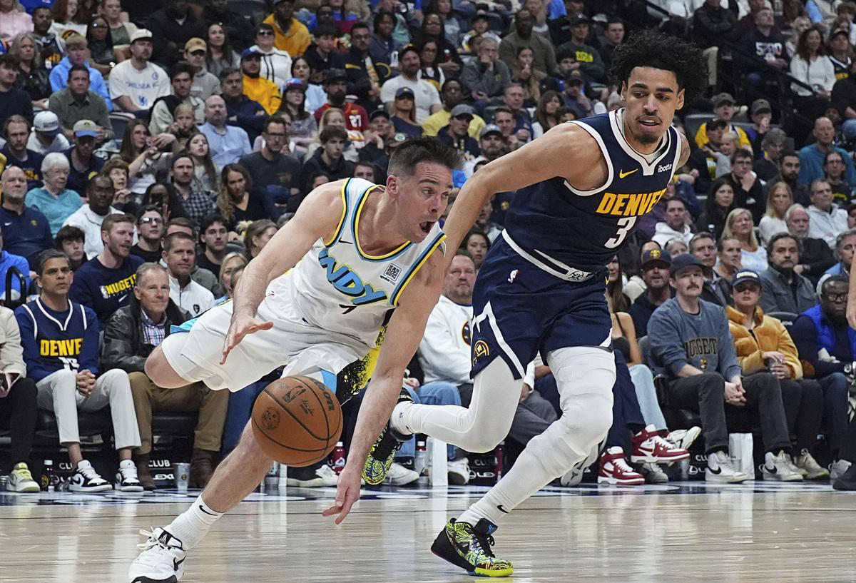 关于雄鹿主场告捷，团队士气高涨的信息