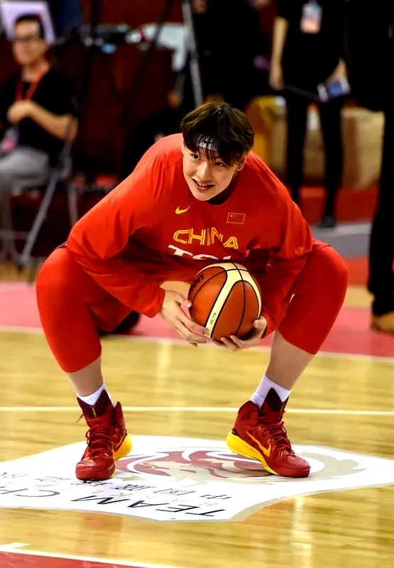 杏彩体育官方登录入口-个人表现：篮球选手发挥亮眼